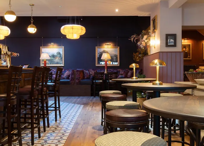 The Potters Heron - A Heartwood Inn